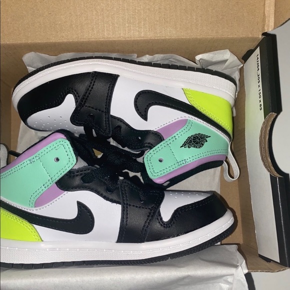 toddler size 9 air jordan’s brand new never worn - Picture 1 of 1